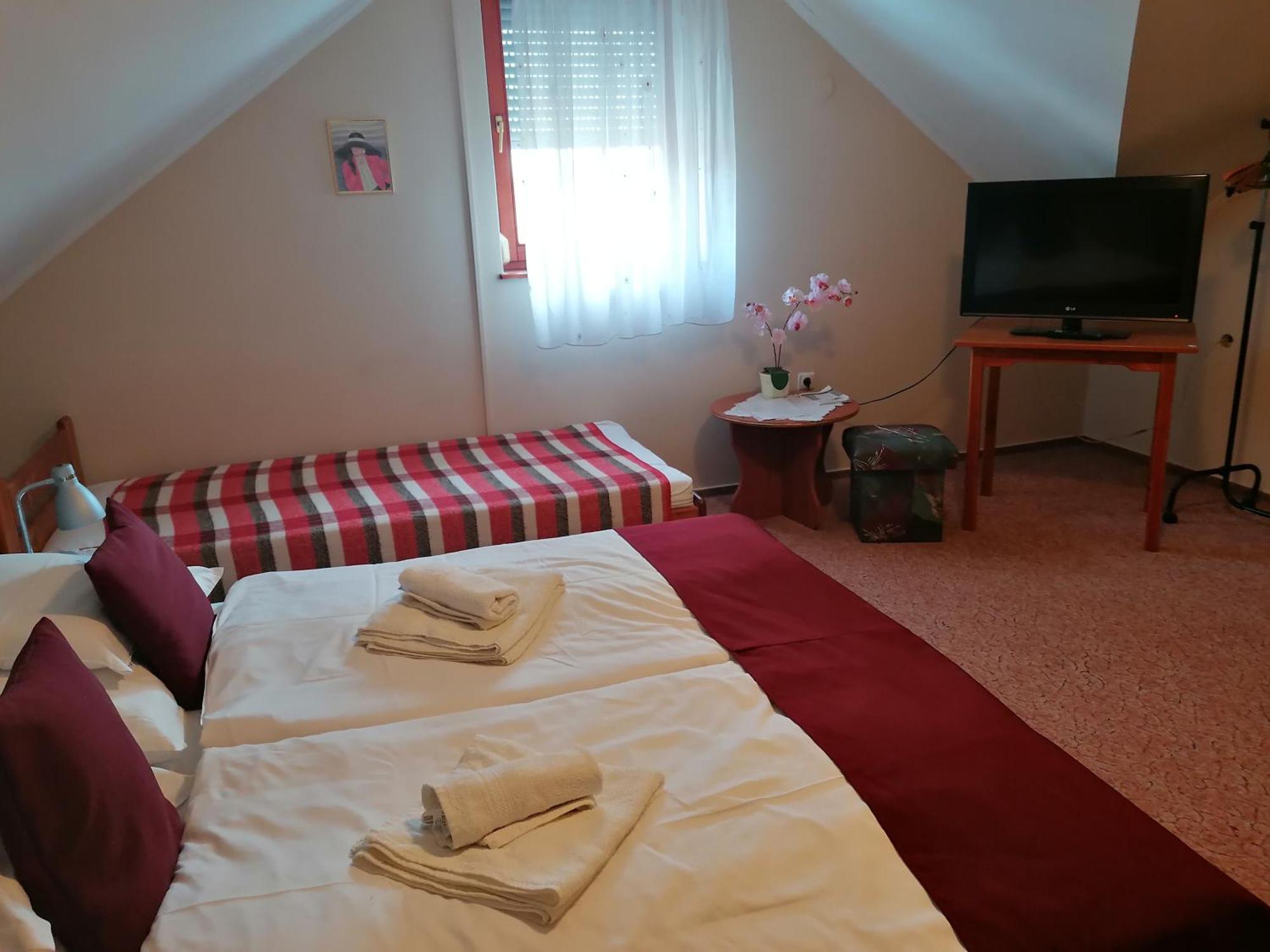 Iglodi Panzio Hotel Kunszentmárton Екстериор снимка